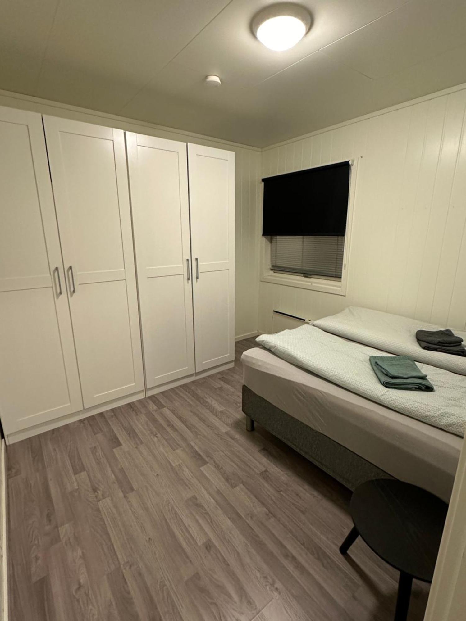 Vardo Accommodation - White House Exterior foto